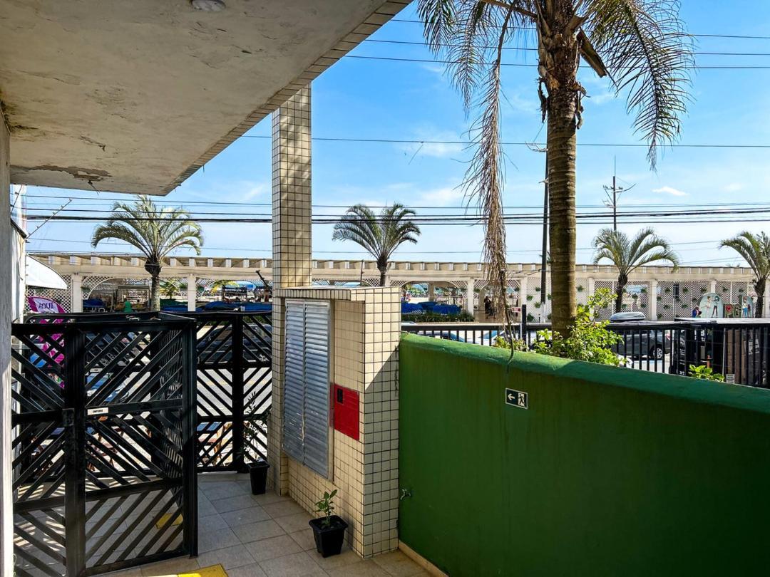 شقة Otimo Loft Pe Na Areia Na Praia Da Guilhermina Sp برايا جراندي المظهر الخارجي الصورة